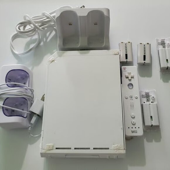 Nintendo Wii Lot for Parts Only NOT WORKING - Picture 1 of 11